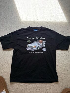 Market Studios “Des Bear” T-shirt Men’s Medium (Black)
